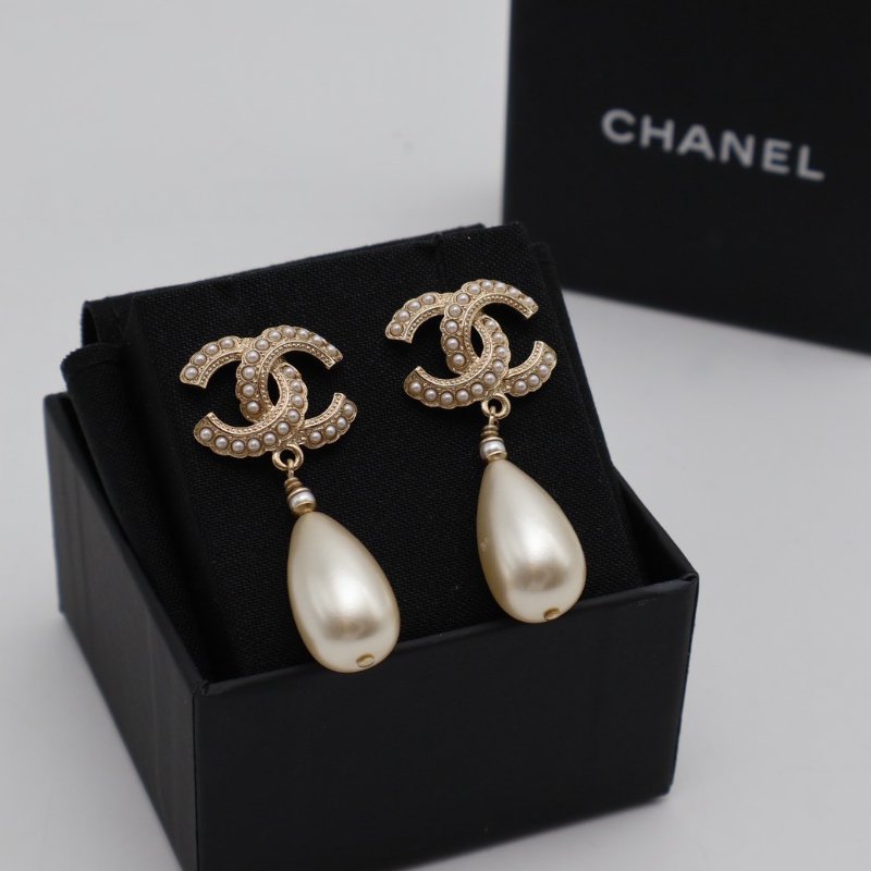 CHANEL 20S珍珠雙C水滴吊墜耳環-5