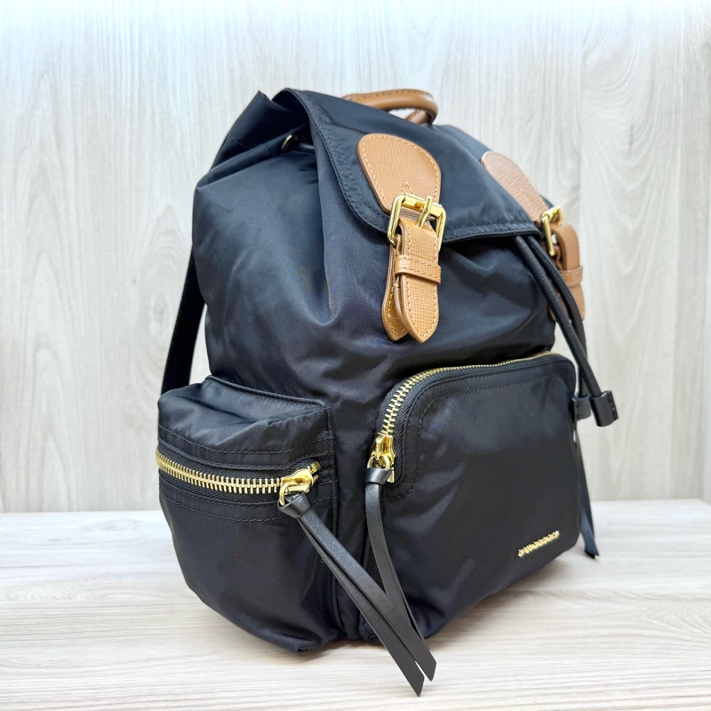 Burberry黑拚棕皮革金釦The Rucksack中號尼龍後背包-3