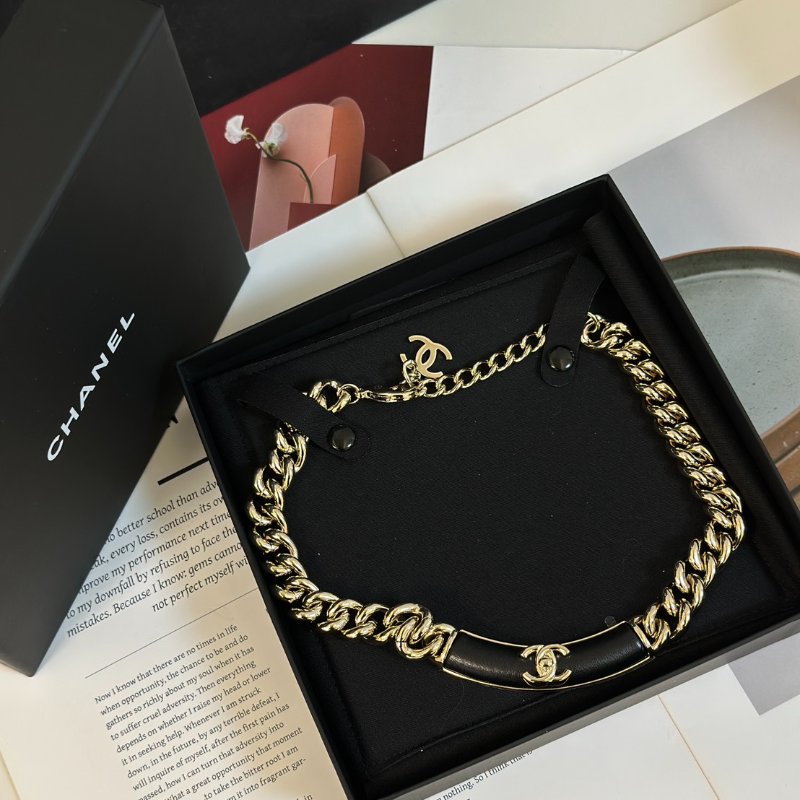 CHANEL 25A雙C皮革粗頸鍊-0
