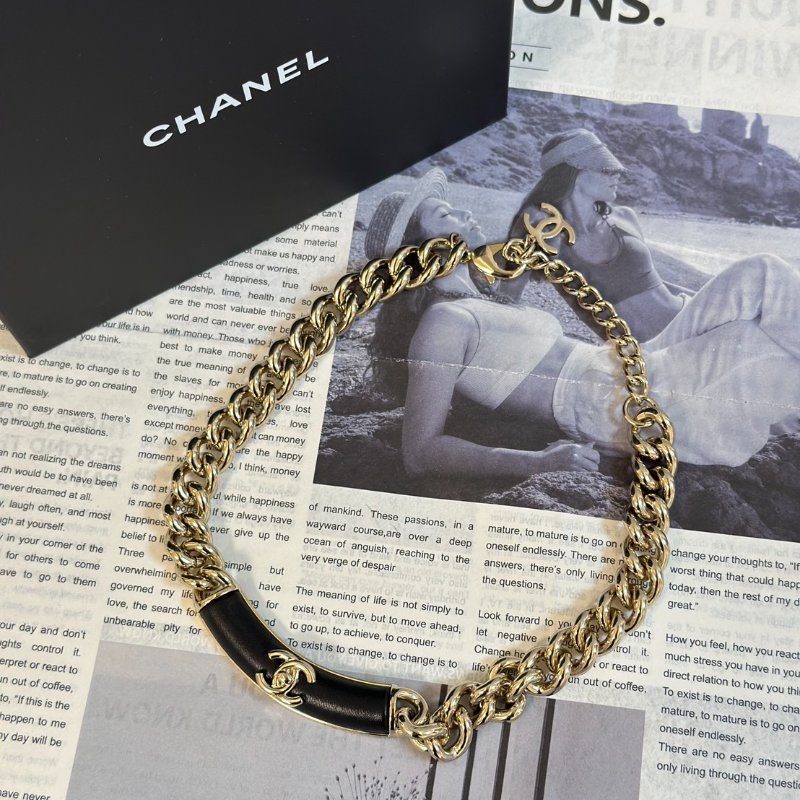 CHANEL 25A雙C皮革粗頸鍊-2