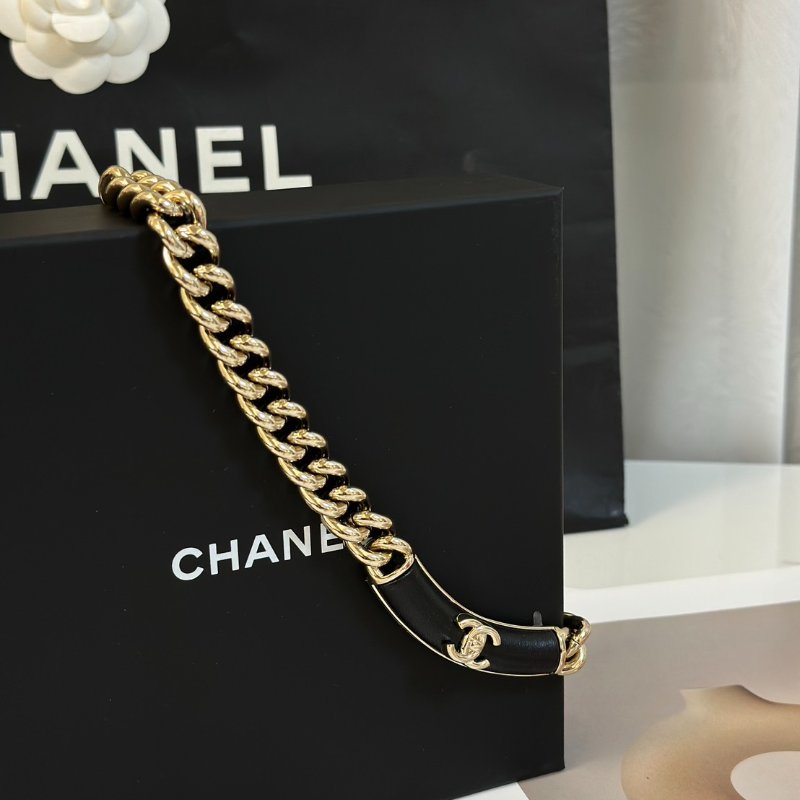 CHANEL 25A雙C皮革粗頸鍊-3