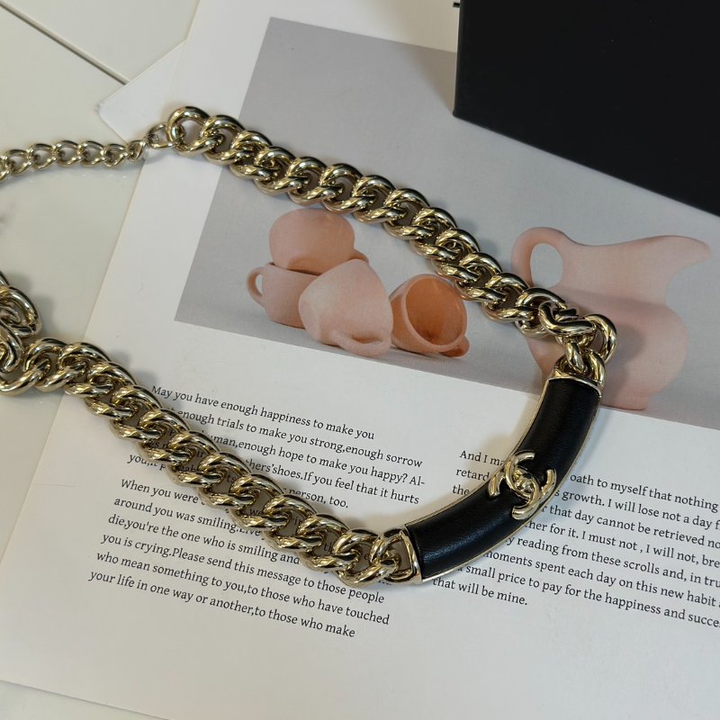 CHANEL 25A雙C皮革粗頸鍊-4