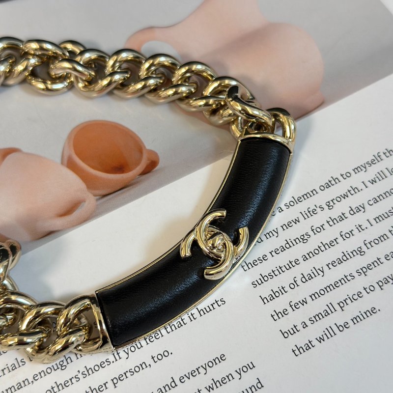 CHANEL 25A雙C皮革粗頸鍊-6