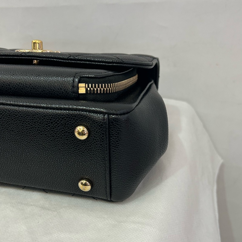 Chanel黑金荔枝皮郵差包-6