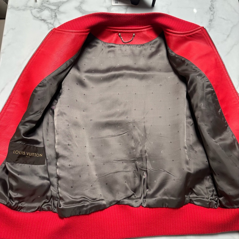 LOUIS VUITTON FW21 红色老花皮衣-2