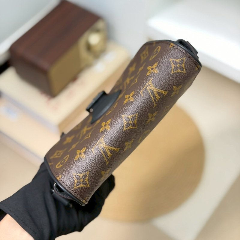 (全新大全配✨適合送禮)🏷LV 路易威登．Montsouris 郵差包 PM M47060-13