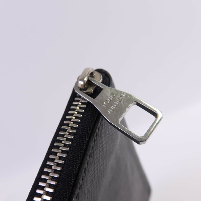 LOUIS VUITTON Taiga Zippy Wallet Vertical銀扣長錢包-8
