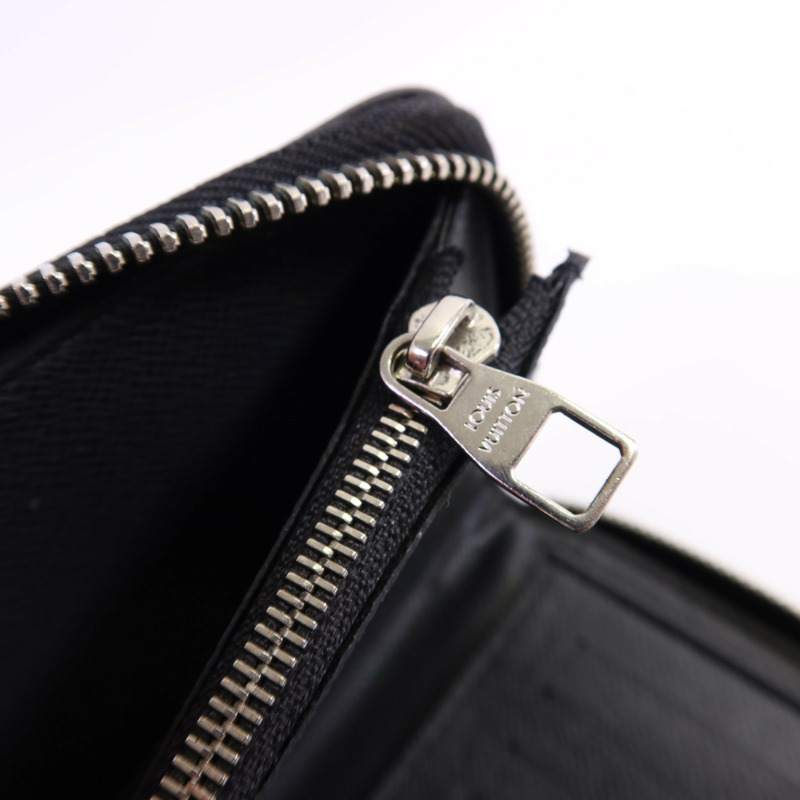 LOUIS VUITTON Taiga Zippy Wallet Vertical銀扣長錢包-12