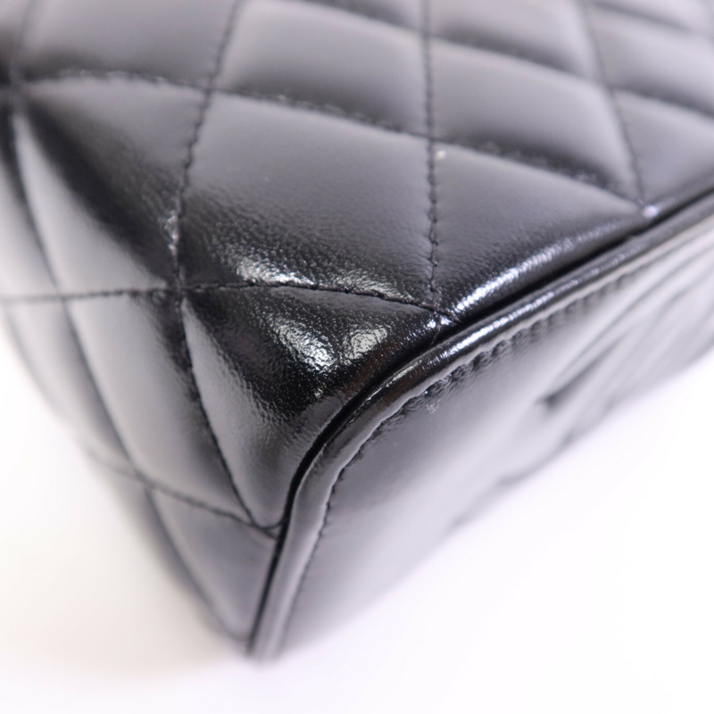 CHANEL 皮革Vanity Case金扣鏈帶肩背袋-11