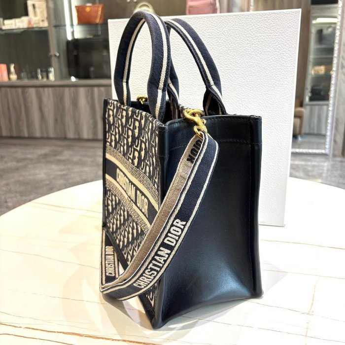 *SHIHNA名牌精品* DIOR Book Tote 藍色老花刺繡小型托特包-1