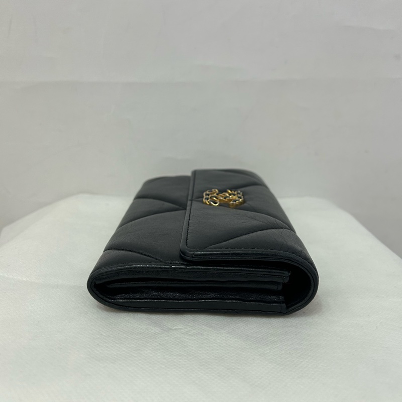 CHANEL 黑羊皮金釦 19長夾-1