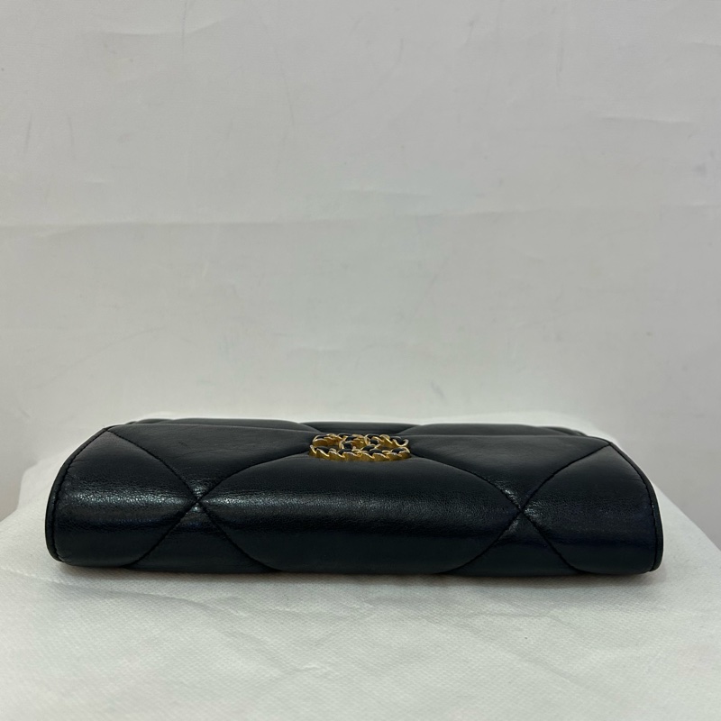 CHANEL 黑羊皮金釦 19長夾-2