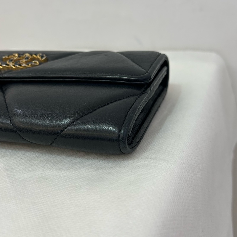 CHANEL 黑羊皮金釦 19長夾-6