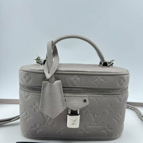 路易威登 Vanity Chain Pouch 迷你化妝盒包 2025 年新款霧灰色