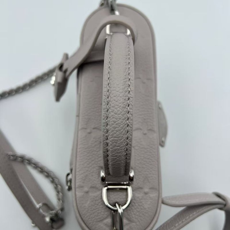 路易威登 Vanity Chain Pouch 迷你化妝盒包 2025 年新款霧灰色-4