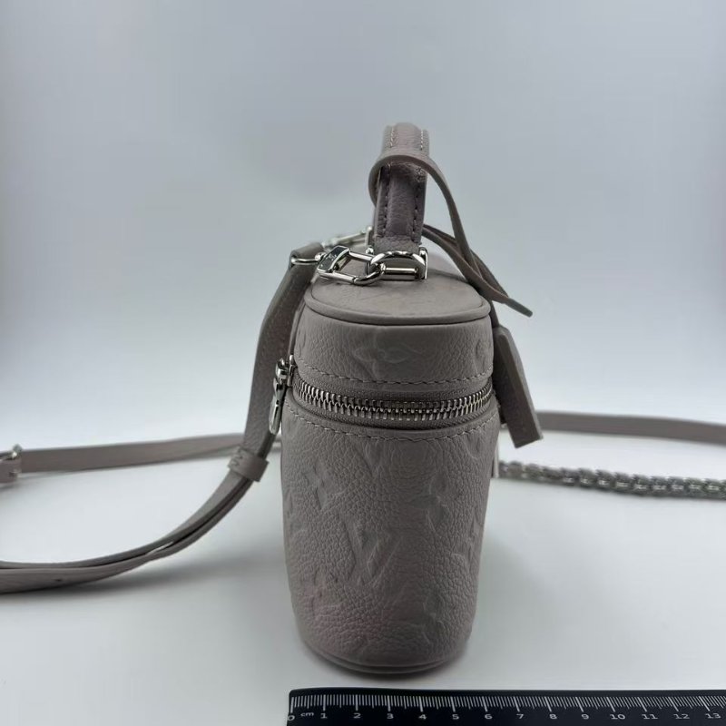 路易威登 Vanity Chain Pouch 迷你化妝盒包 2025 年新款霧灰色-5