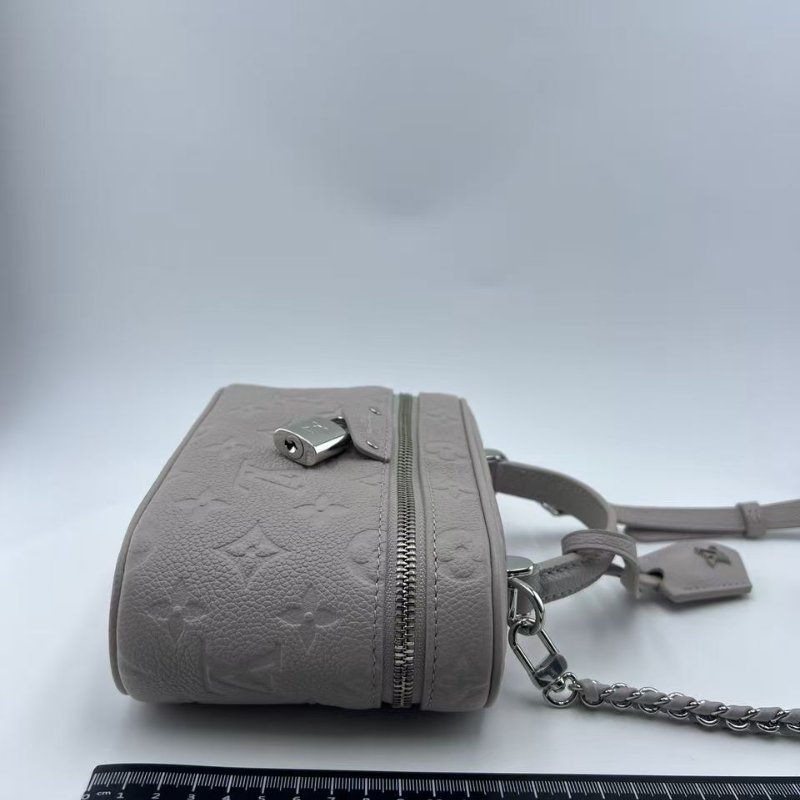 路易威登 Vanity Chain Pouch 迷你化妝盒包 2025 年新款霧灰色-6