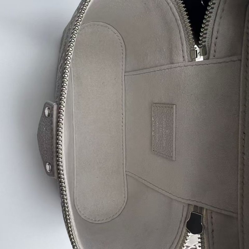 路易威登 Vanity Chain Pouch 迷你化妝盒包 2025 年新款霧灰色-16