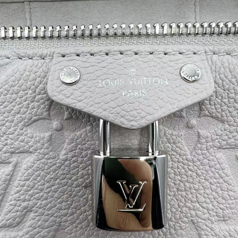 路易威登 Vanity Chain Pouch 迷你化妝盒包 2025 年新款霧灰色-19