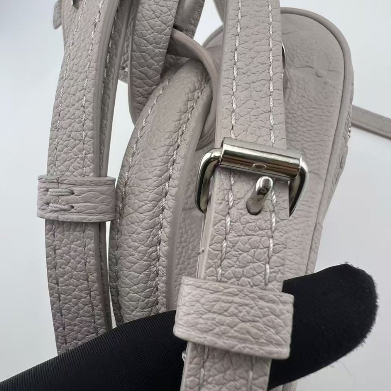 路易威登 Vanity Chain Pouch 迷你化妝盒包 2025 年新款霧灰色-21