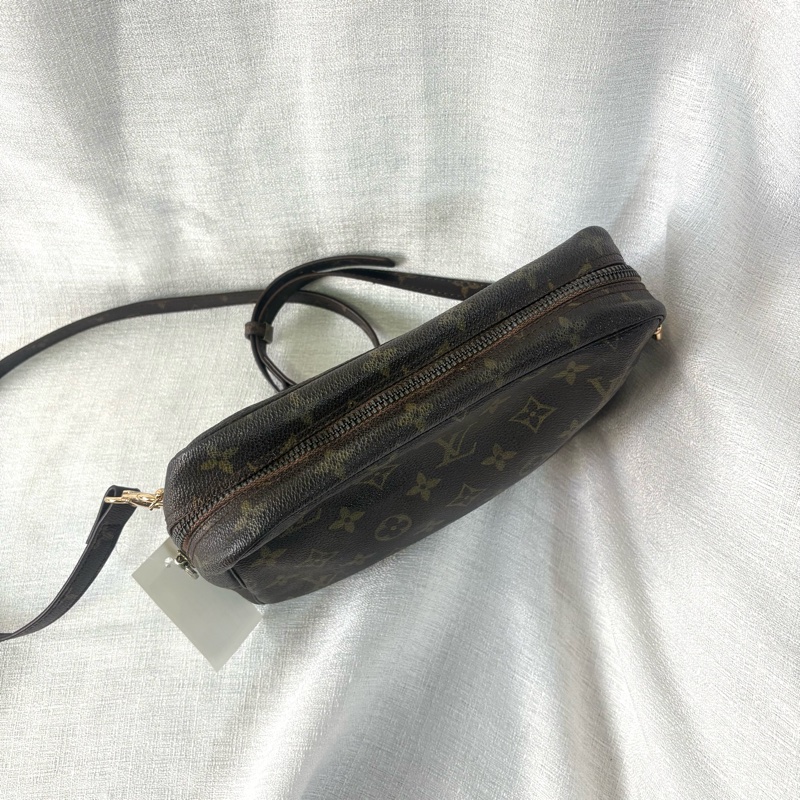 LV 老花相機包 23-3