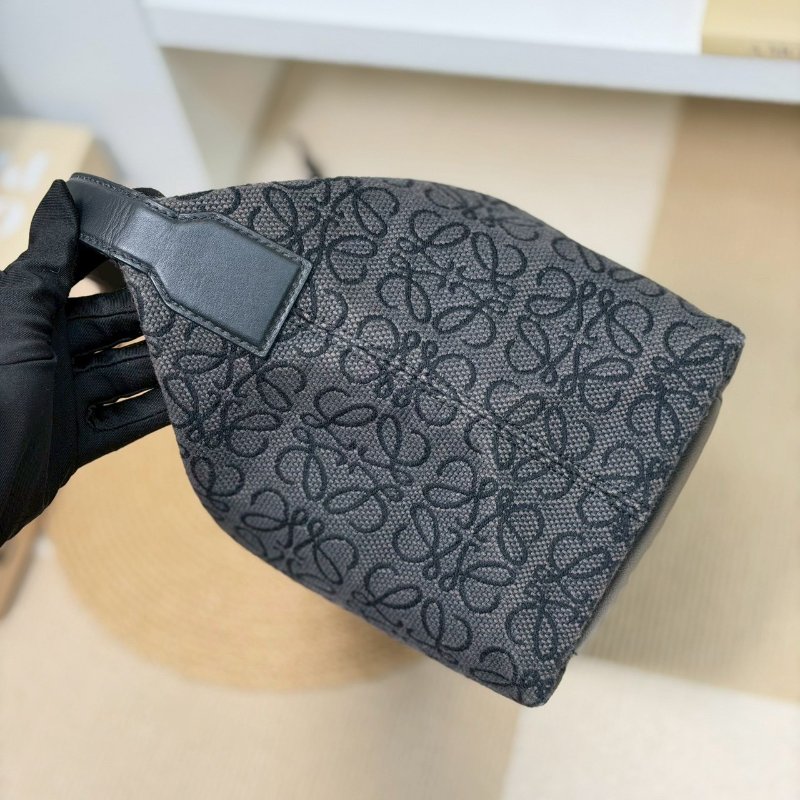 🏷Loewe 羅意威．Cubi 飯盒包 中號-3