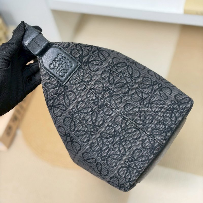 🏷Loewe 羅意威．Cubi 飯盒包 中號-4