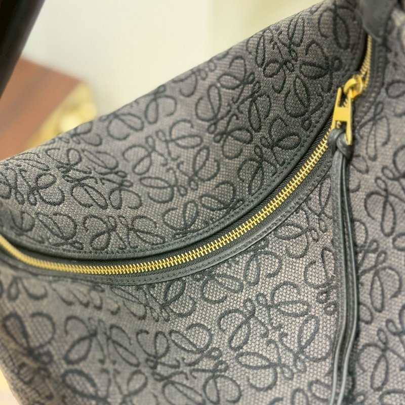 🏷Loewe 羅意威．Cubi 飯盒包 中號-10