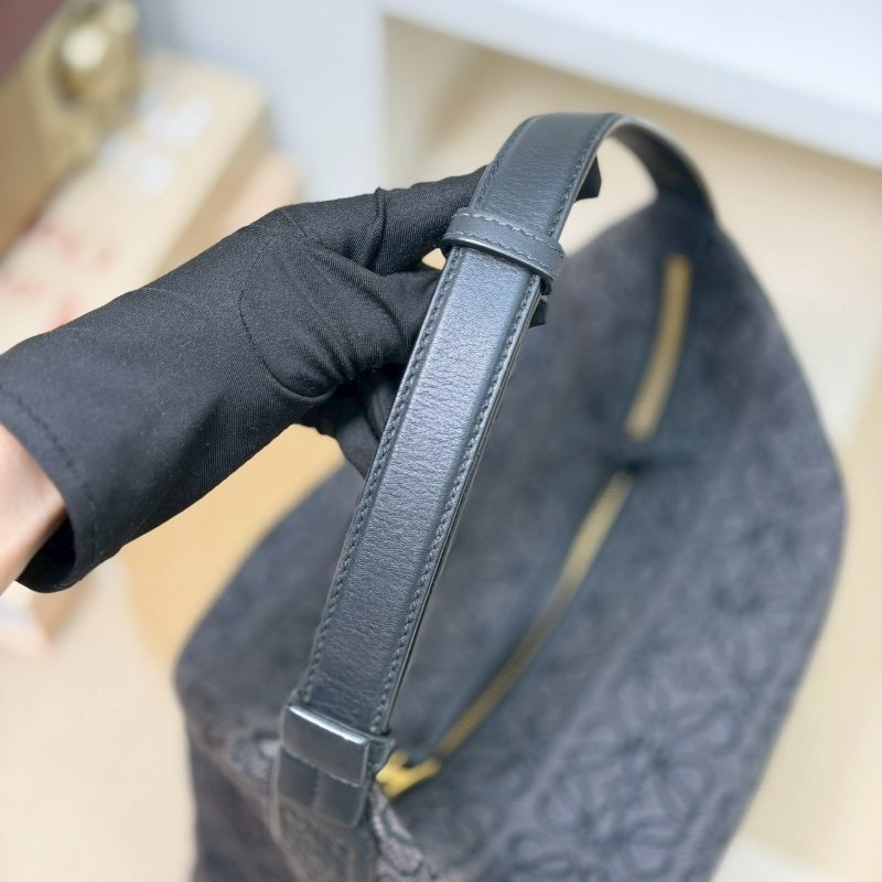 🏷Loewe 羅意威．Cubi 飯盒包 中號-12