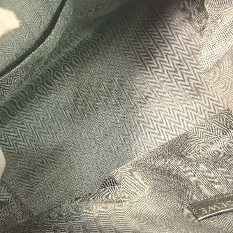 🏷Loewe 羅意威．Cubi 飯盒包 中號-18