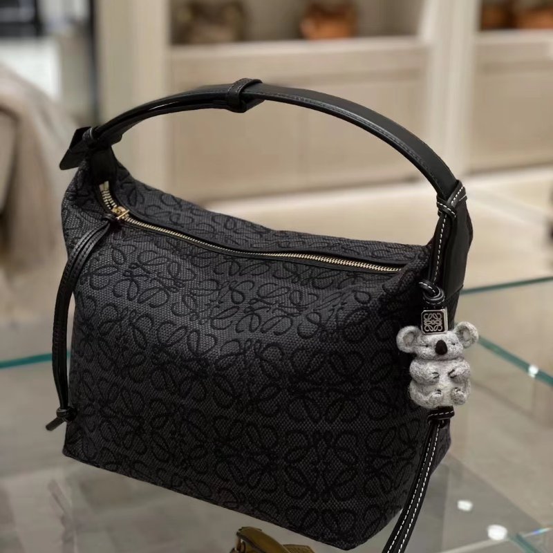 🏷Loewe 羅意威．Cubi 飯盒包 中號-21