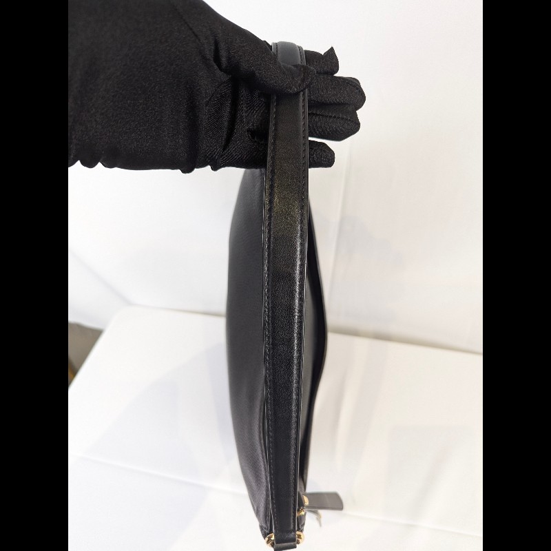 莉亞精品♡MK 荔枝牛皮半月包 近新閒置-11