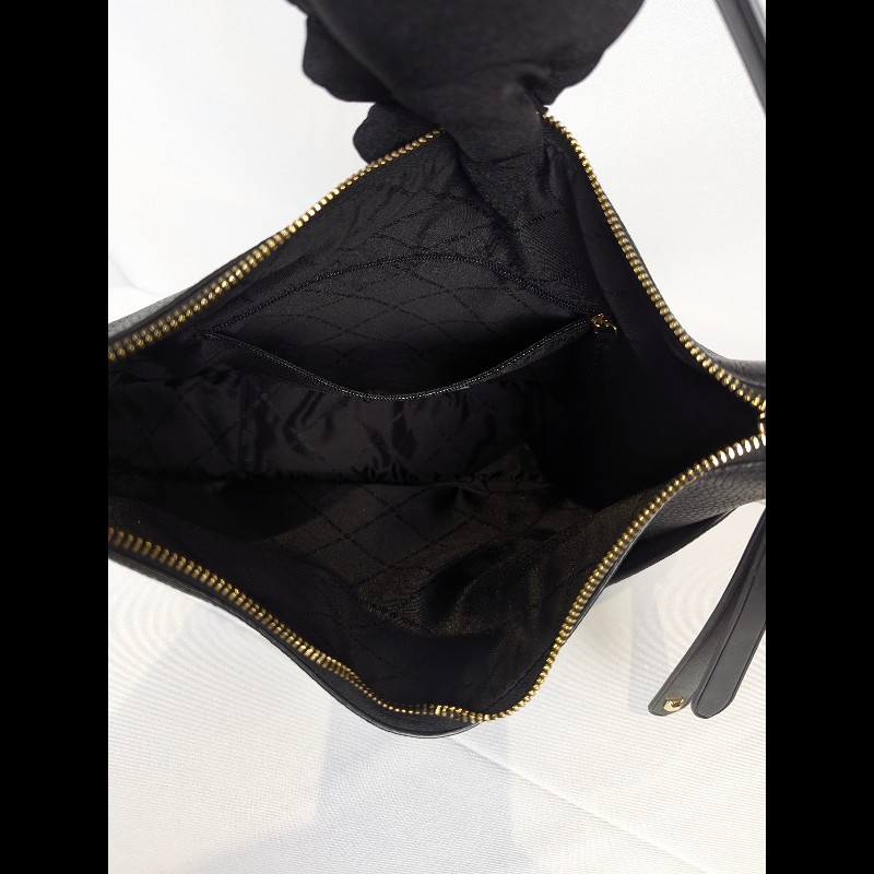 莉亞精品♡MK 荔枝牛皮半月包 近新閒置-12