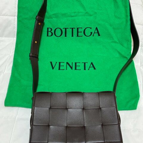 BOTTEGA VENETA BV Cassette Bag 編織包 Fondant 深褐色 小羊皮斜背包