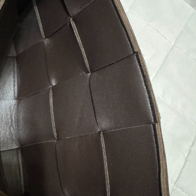 BOTTEGA VENETA BV Cassette Bag 編織包 Fondant 深褐色 小羊皮斜背包-23