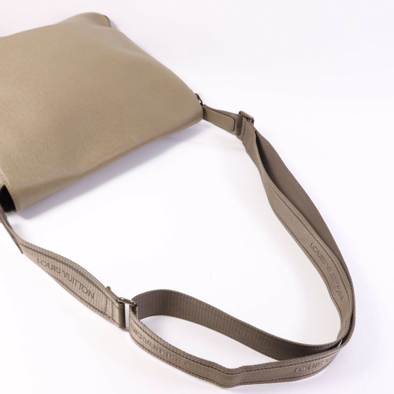 LOUIS VUITTON Taiga Roman MM銀扣肩背袋-9