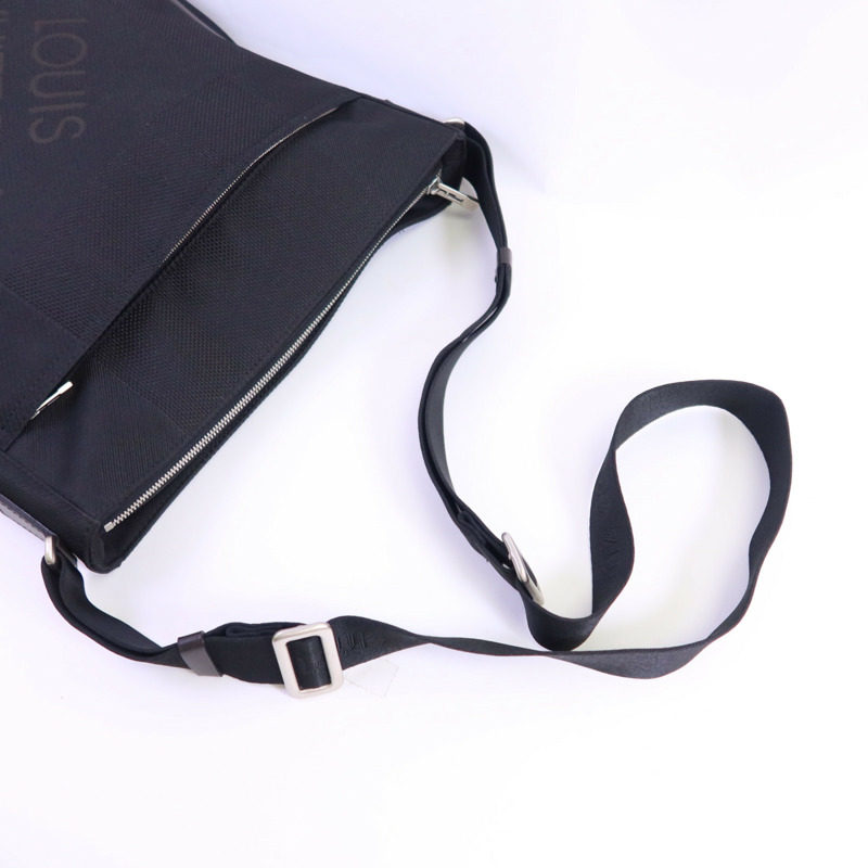 LOUIS VUITTON Damier Geant Companion銀扣肩背袋-4