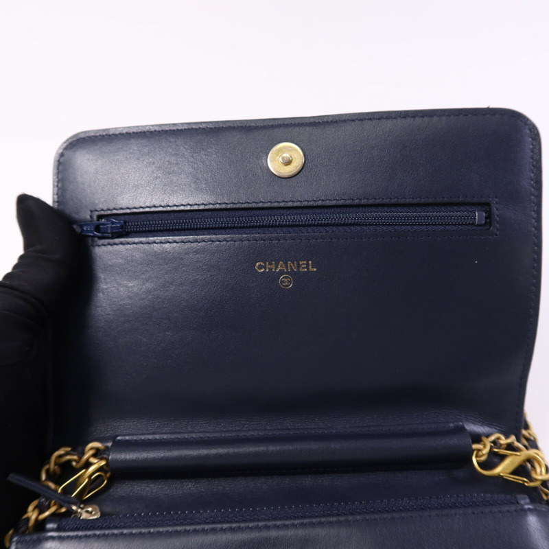 CHANEL 牛皮皮革Boy Woc金扣鏈帶肩背袋-13