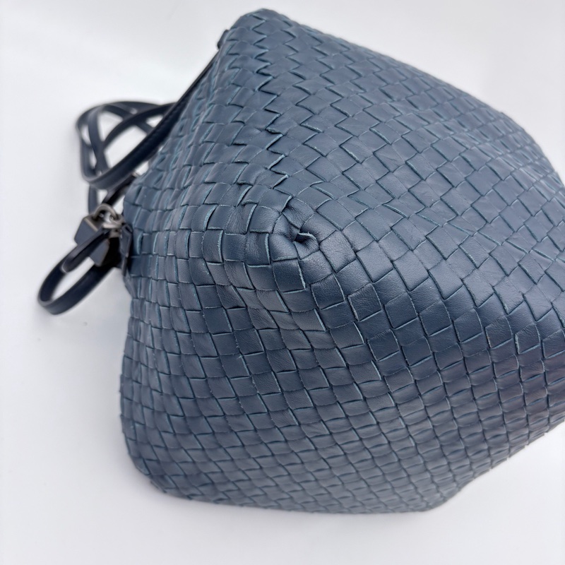 「JL精品代購」 9新 BV 霧霾深藍編織骰子方塊斜挎包-11