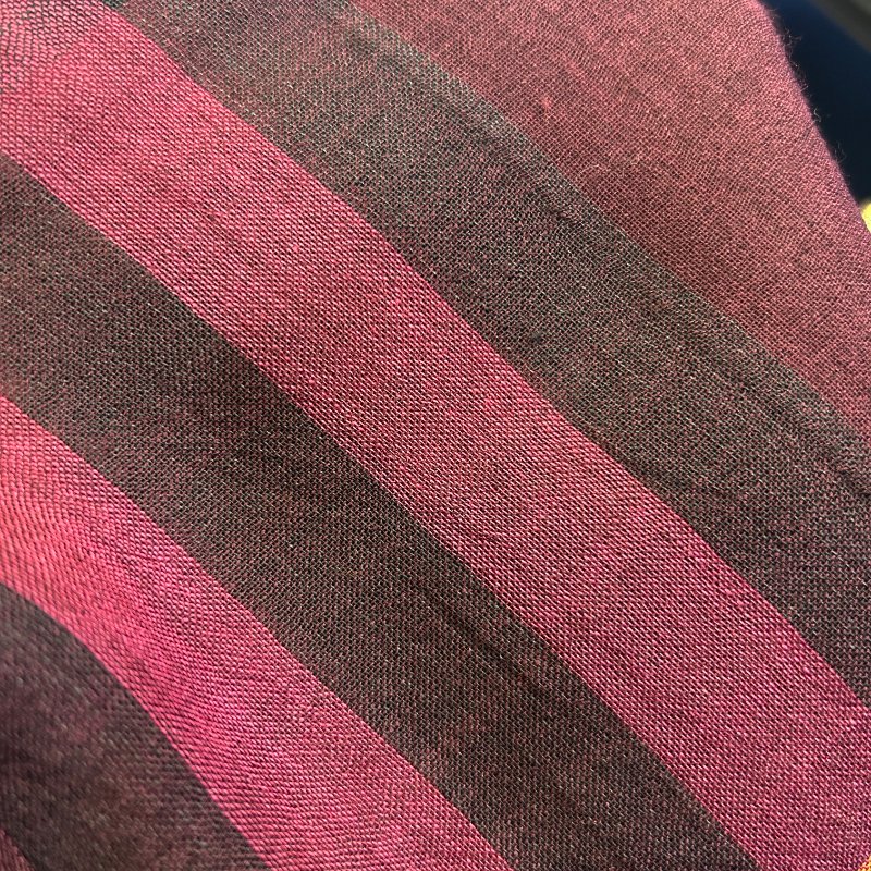 BURBERRY酒紅格紋薄圍巾-6