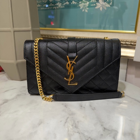 YSL 黑荔枝牛皮Envelope絎縫金釦信封下蓋肩斜背鏈包
