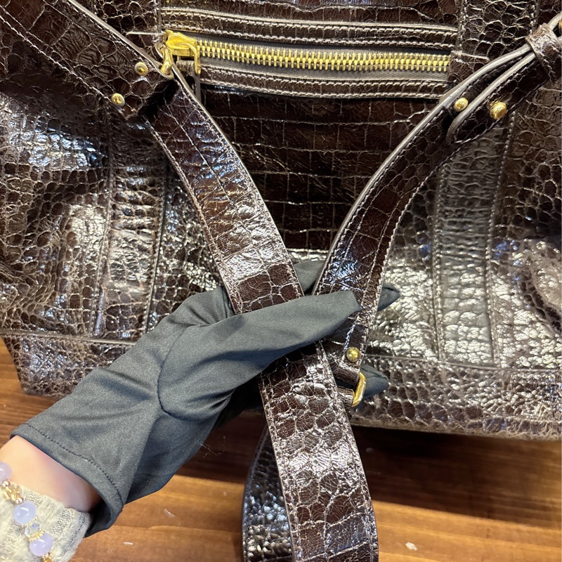 Miu Miu 棕色鱷魚紋手提包-8