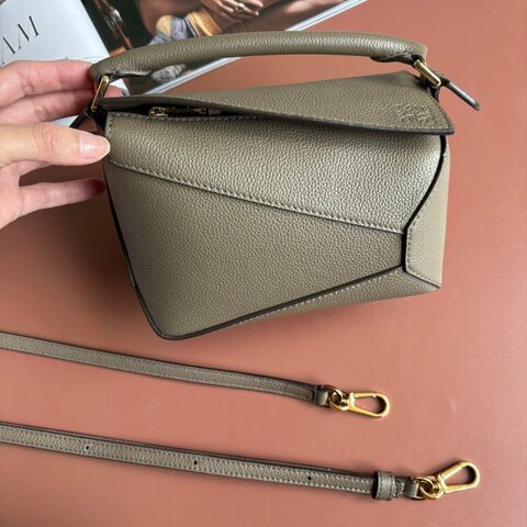 ::LOEWE:: 墨綠色手提斜背兩用包 Mini Puzzle Edge bag in soft grained calfskin