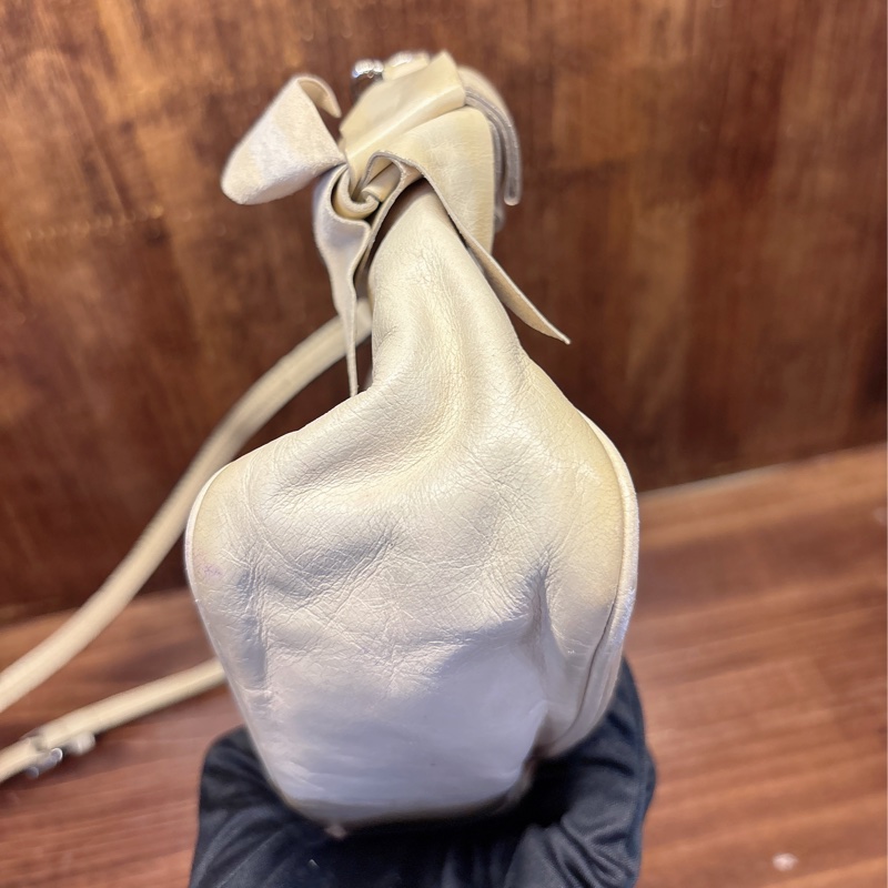 Miu Miu 米白色皮革斜挎包-3