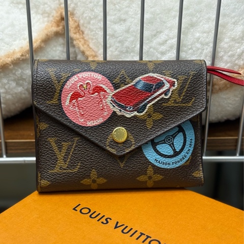 LV Victorine徽章短夾