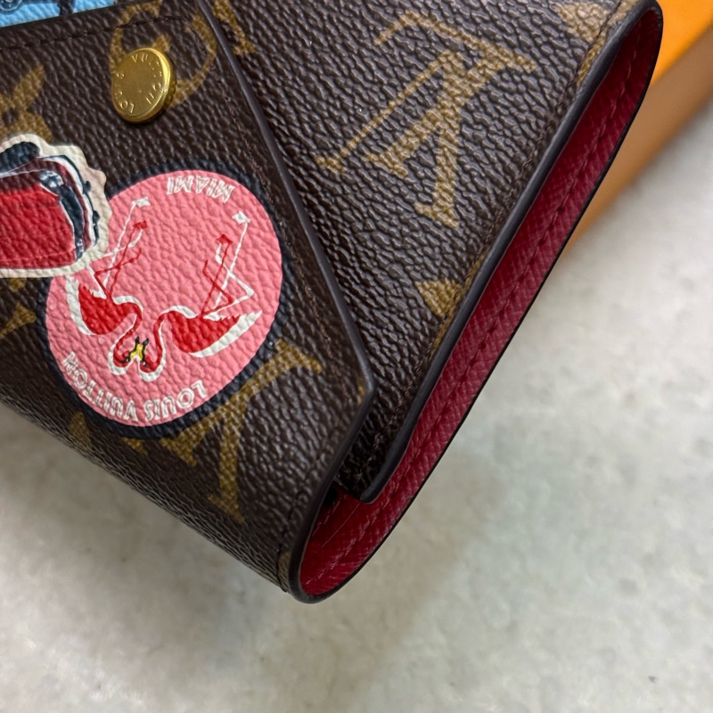 LV Victorine徽章短夾-4