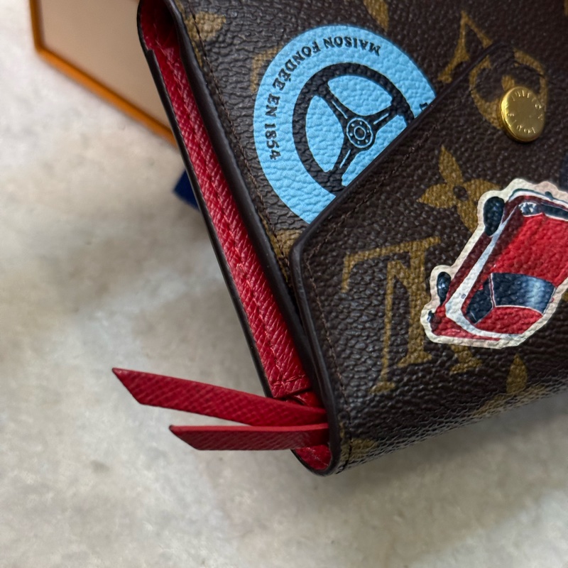 LV Victorine徽章短夾-5
