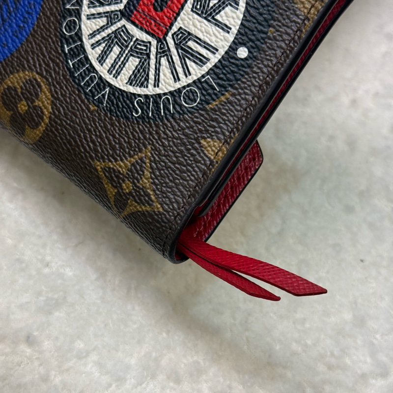 LV Victorine徽章短夾-6