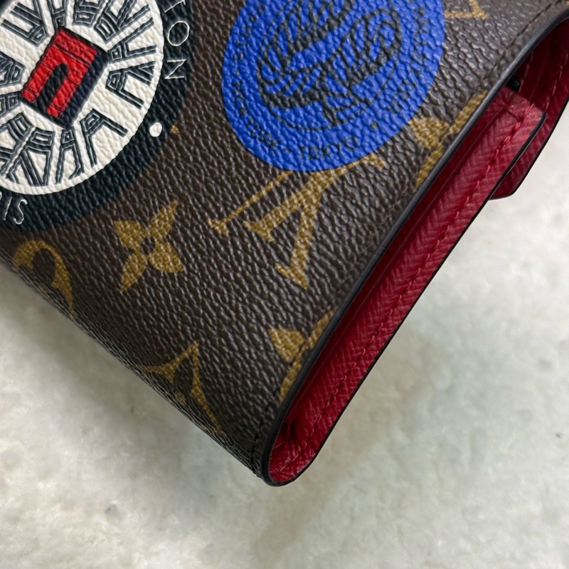 LV Victorine徽章短夾-8