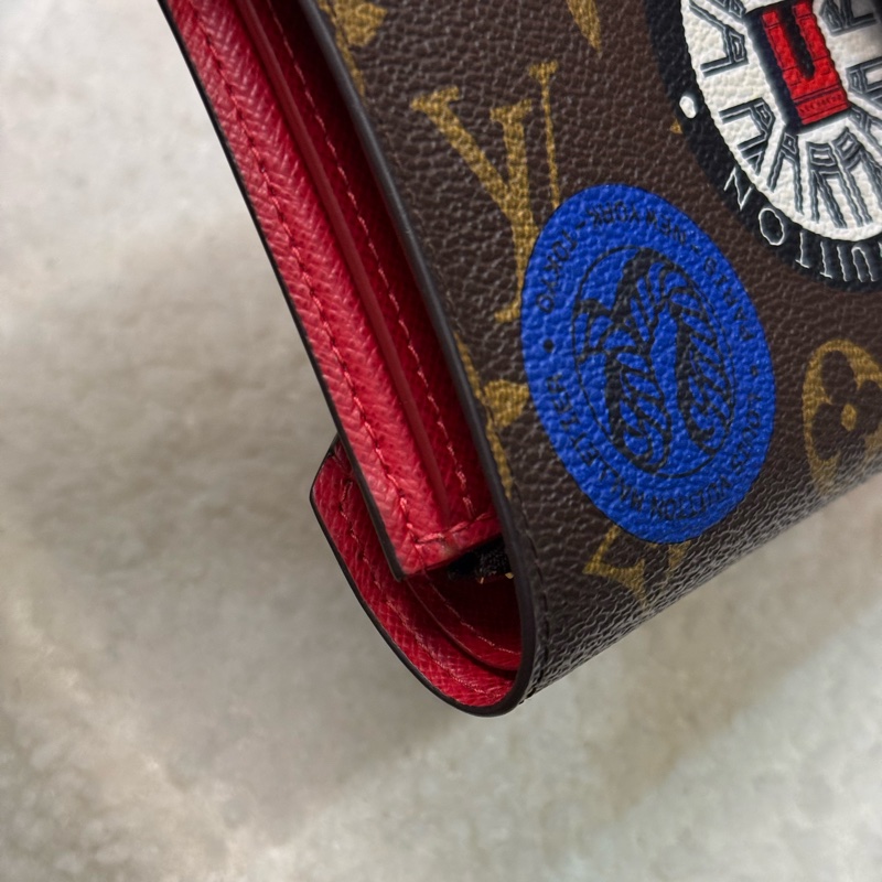 LV Victorine徽章短夾-9
